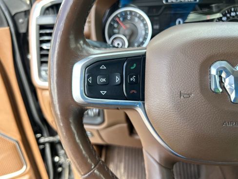 Used 2019 RAM 1500 Laramie AWD/4WD image 18