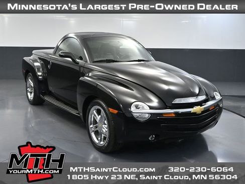 Used 2006 Chevrolet SSR w/ Preferred Equipment Group RWD image 1