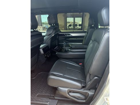 Used 2022 Jeep Grand Wagoneer Series I AWD/4WD image 17