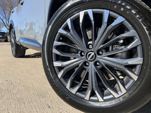 Certified 2025 Nissan Rogue Platinum w/ Tech Package image 8