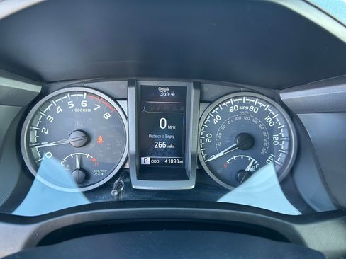 Used 2018 Toyota Tacoma TRD Off-Road image 15