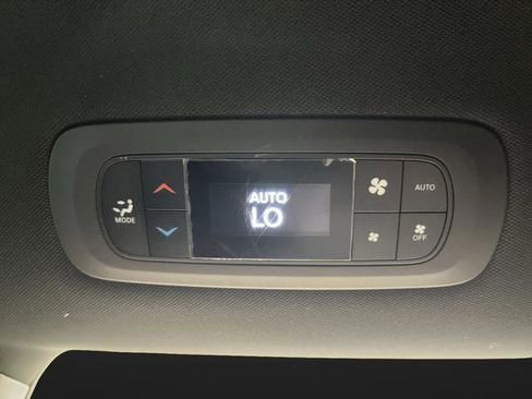 Used 2020 Chrysler Pacifica Limited w/ Advanced Safetytec Group image 34