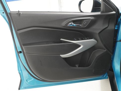 Used 2025 Chevrolet Trax RS w/ Driver Confidence Package FWD image 7