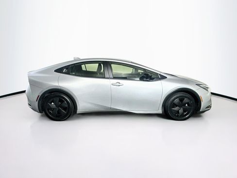 Used 2025 Toyota Prius LE FWD image 10