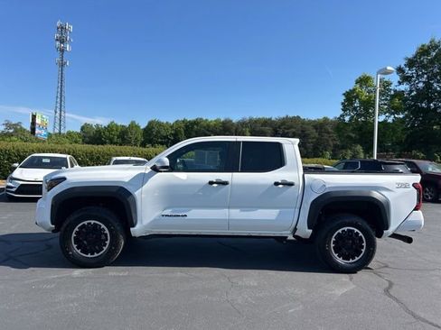 Used 2024 Toyota Tacoma TRD Off-Road AWD/4WD image 12