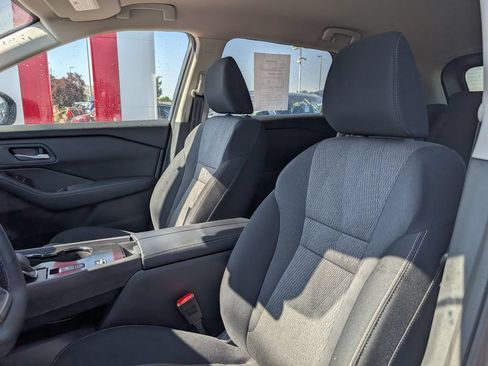 Used 2026 Nissan Rogue SV FWD image 7