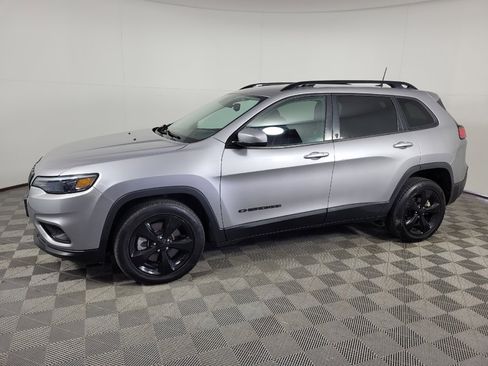 Used 2021 Jeep Cherokee Latitude Plus FWD image 2