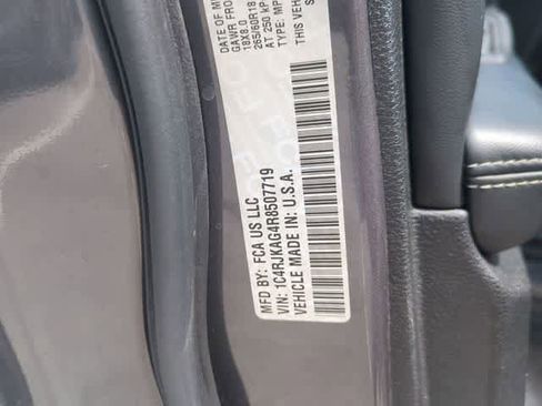 Used 2024 Jeep Grand Cherokee L Laredo image 35