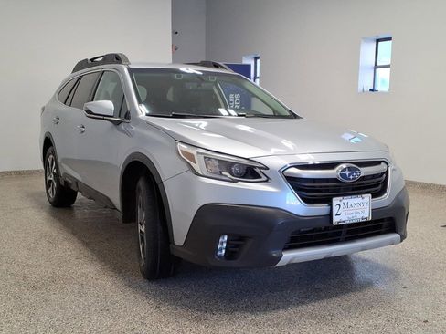 Used 2020 Subaru Outback Limited image 3