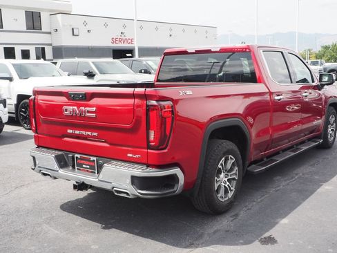 Used 2022 GMC Sierra 1500 SLT w/ SLT Convenience Package AWD/4WD image 5