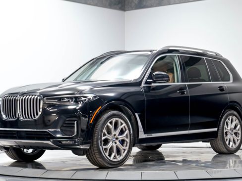 Used 2022 BMW X7 xDrive40i w/ Executive Package AWD/4WD image 2