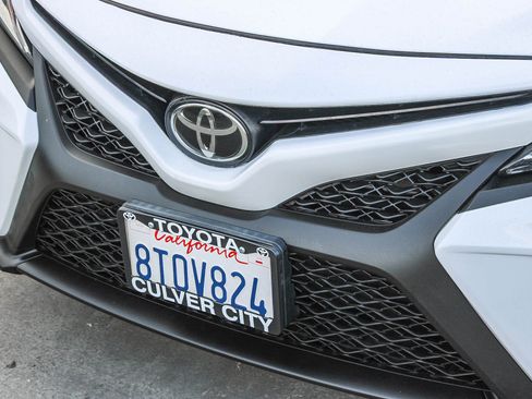 Used 2020 Toyota Camry SE image 6
