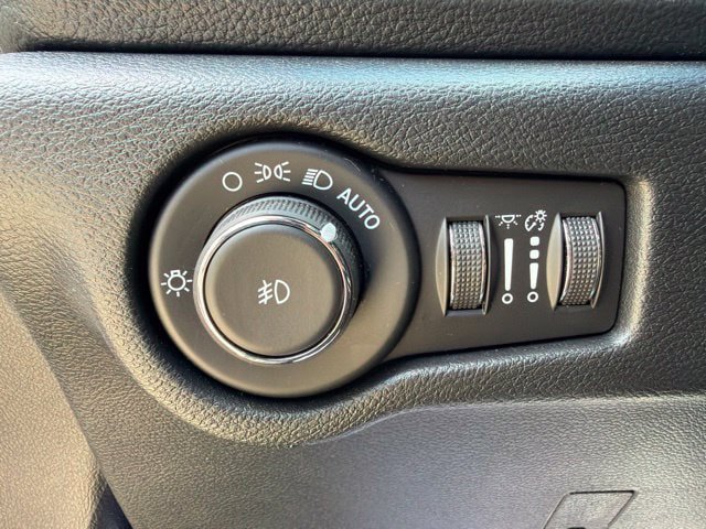 Certified 2025 Chrysler Pacifica Limited AWD/4WD image 22