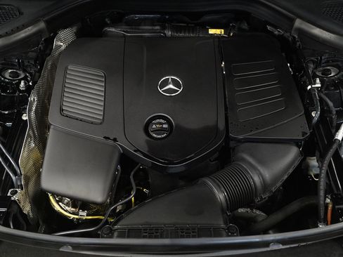 Used 2025 Mercedes-Benz GLC 350e 4MATIC image 31