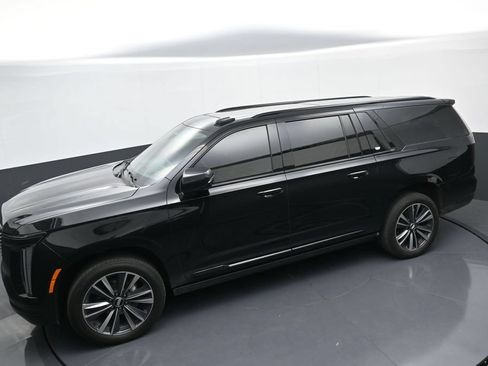 Used 2025 Cadillac Escalade ESV Sport w/ Touring Package AWD/4WD image 33