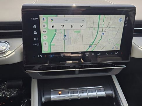 Used 2025 Lincoln Nautilus Reserve image 11