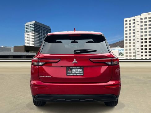 Used 2022 Mitsubishi Outlander ES image 4