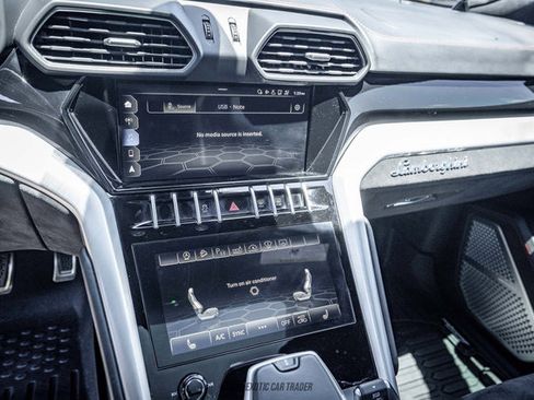 Used 2021 Lamborghini Urus AWD/4WD image 20