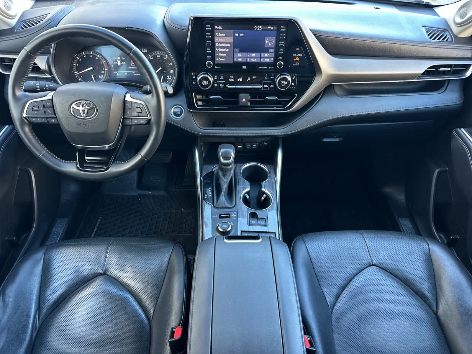 Used 2020 Toyota Highlander Limited AWD/4WD image 3