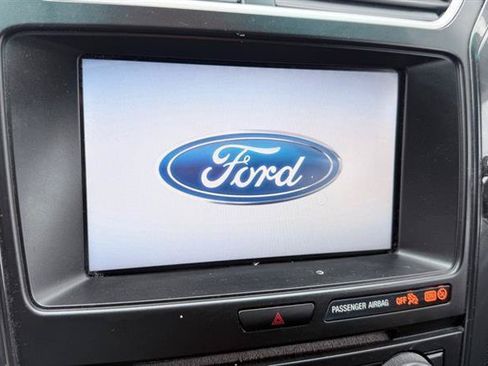 Used 2016 Ford Explorer XLT w/ Equipment Group 201A AWD/4WD image 12