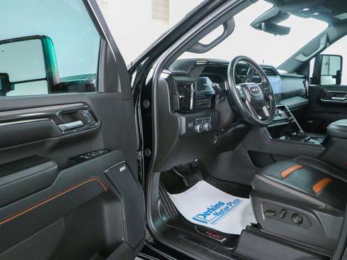 Used 2024 GMC Sierra 2500 AT4 w/ AT4 Premium Plus Package AWD/4WD image 3