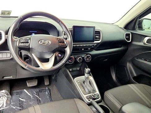 Used 2023 Hyundai Venue FWD image 12