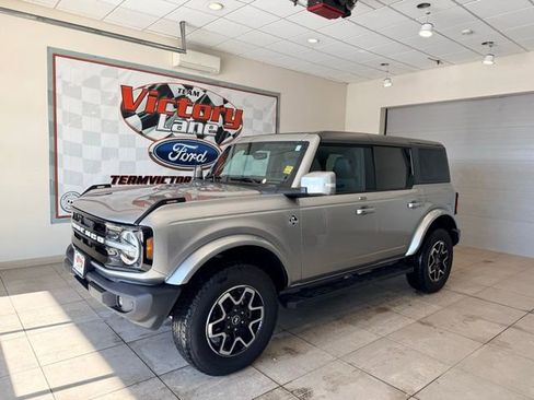 Used 2022 Ford Bronco Outer Banks image 1