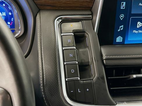 Used 2023 Chevrolet Suburban Premier image 25