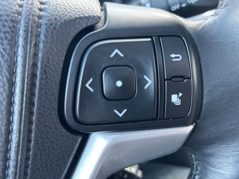 Used 2015 Toyota Highlander Limited image 25