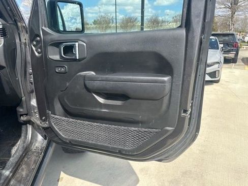 Used 2023 Jeep Gladiator Sport image 39