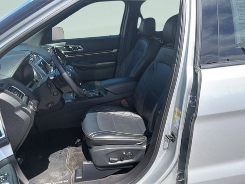 Used 2017 Ford Explorer Platinum AWD/4WD image 44