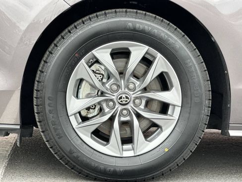 Used 2021 Toyota Sienna XLE w/ XLE Plus Package FWD image 26
