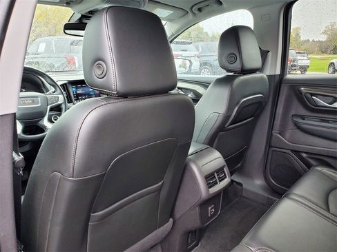 Used 2024 GMC Terrain SLT image 26