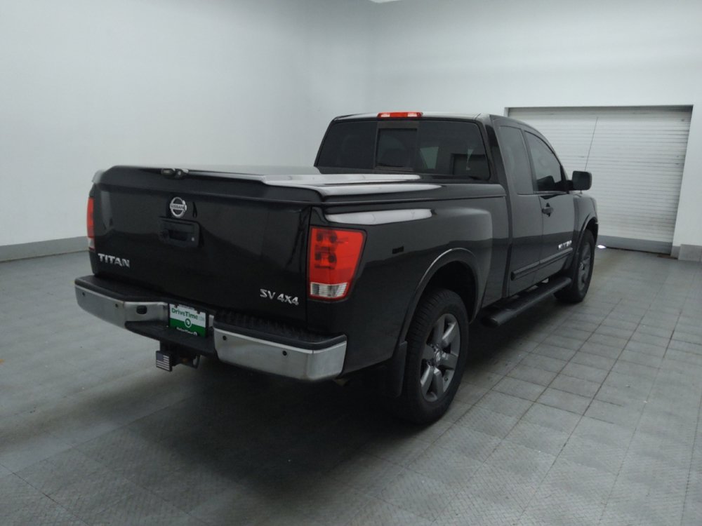Used 2015 Nissan Titan SV w/ SV Value Truck Package AWD/4WD image 9