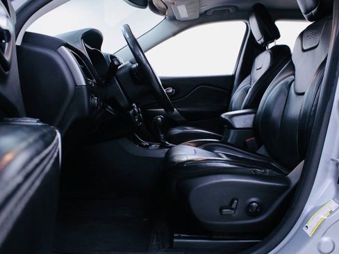 Used 2022 Jeep Cherokee Latitude Lux image 4