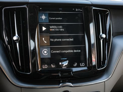 Used 2020 Volvo XC60 T6 Momentum image 23