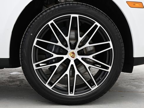 Used 2025 Porsche Macan image 18