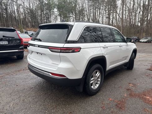 Used 2025 Jeep Grand Cherokee Laredo w/ Luxury Tech Group I image 9