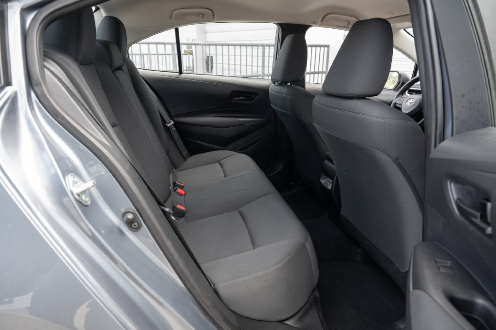 Used 2025 Toyota Corolla LE FWD image 32
