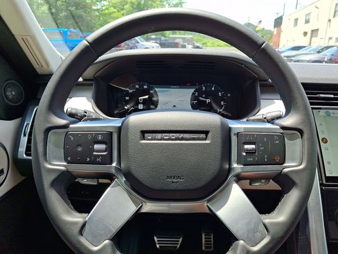 Used 2025 Land Rover Discovery Dynamic SE AWD/4WD image 20
