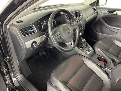 Used 2014 Volkswagen Jetta SE image 3