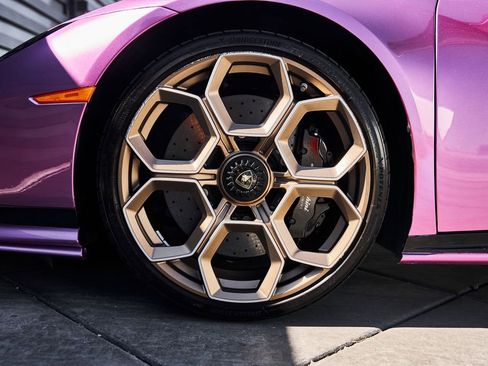 Used 2023 Lamborghini Huracan Tecnica RWD image 3