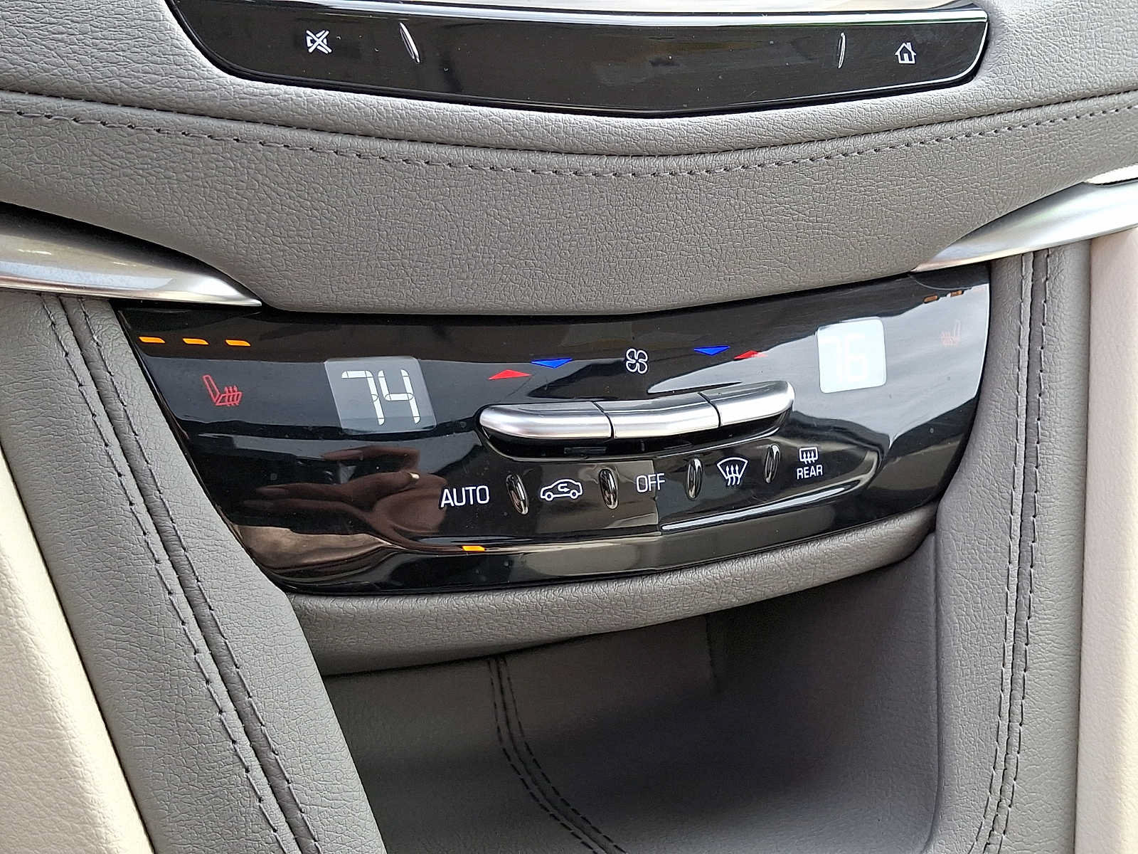 Used 2024 Cadillac XT5 Premium Luxury w/ LPO, Floor Liner Package AWD/4WD image 17