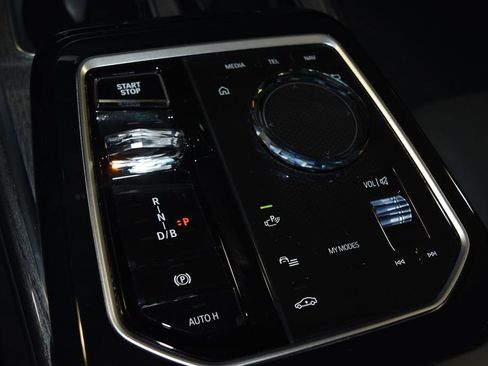 Certified 2024 BMW i7 xDrive60 image 12