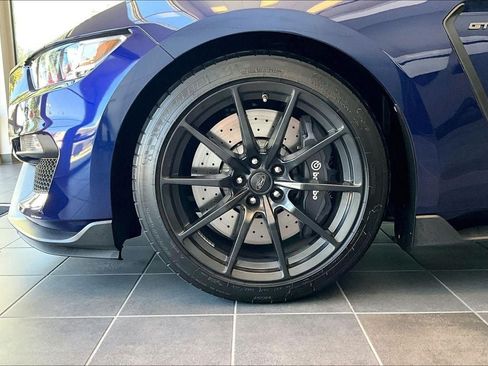 Used 2018 Ford Mustang Shelby GT350 w/ Convenience Package RWD image 8