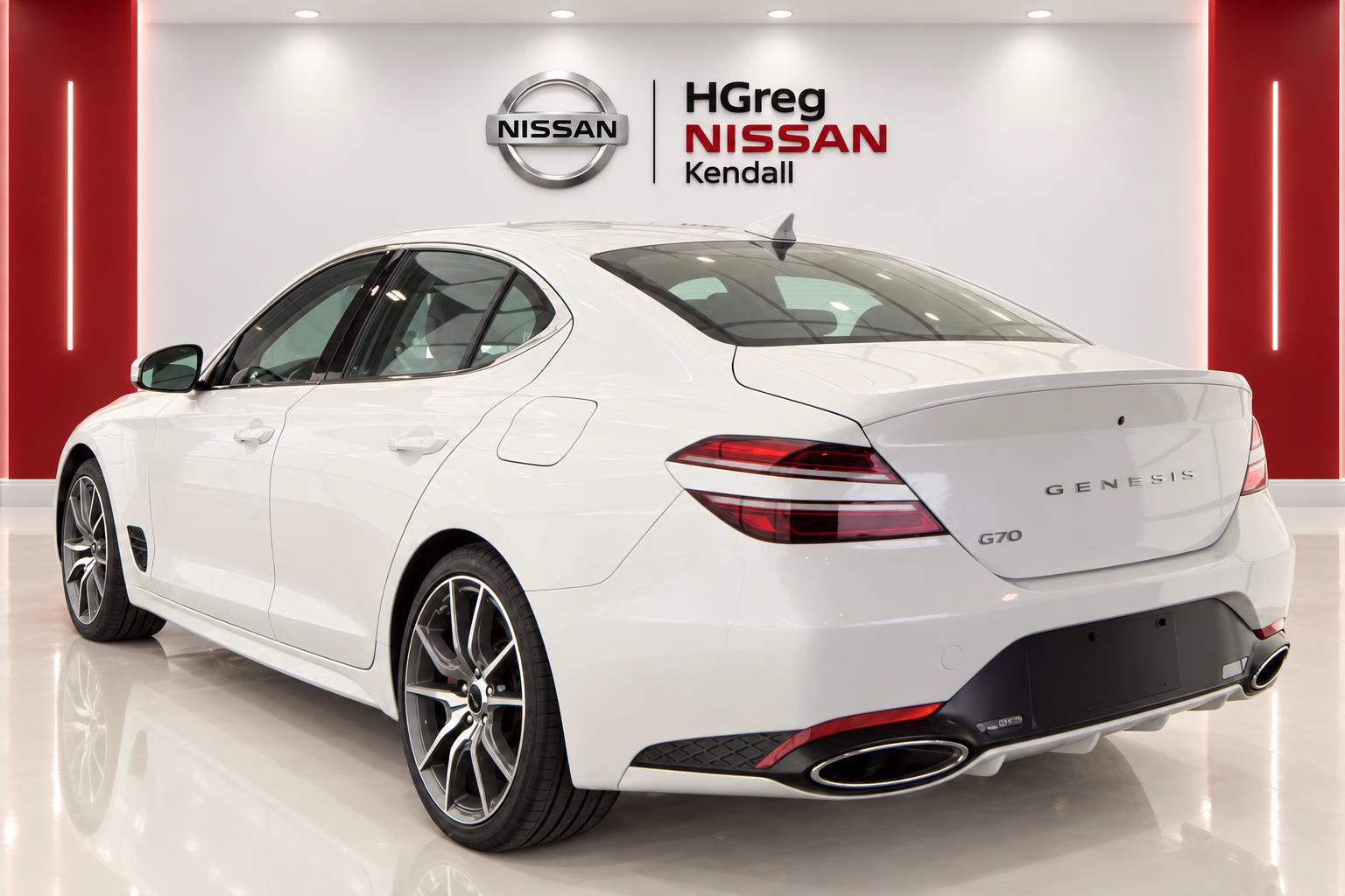 Used 2025 Genesis G70 2.5T RWD image 2
