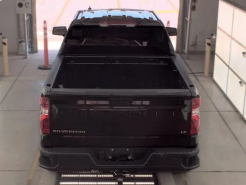 Used 2022 Chevrolet Silverado 1500 LT AWD/4WD image 15