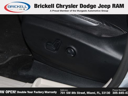 Used 2023 Chrysler Pacifica Touring-L FWD image 24