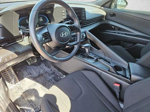 Used 2025 Hyundai Elantra Sport FWD image 11