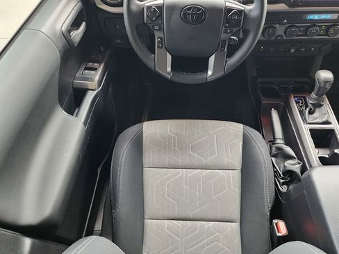 Used 2023 Toyota Tacoma TRD Off-Road w/ Technology Package AWD/4WD image 10